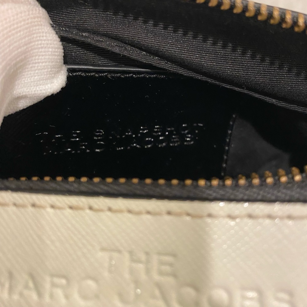 Marc Jacobs Black Camera Crossbody Bag with Gold Hardware and Branded Strap - Picture 6 of 14